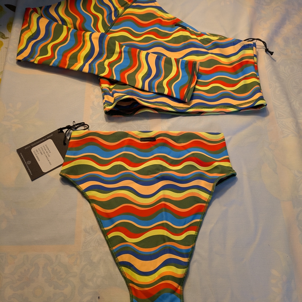 Colorful Wave Pattern Bikini Set